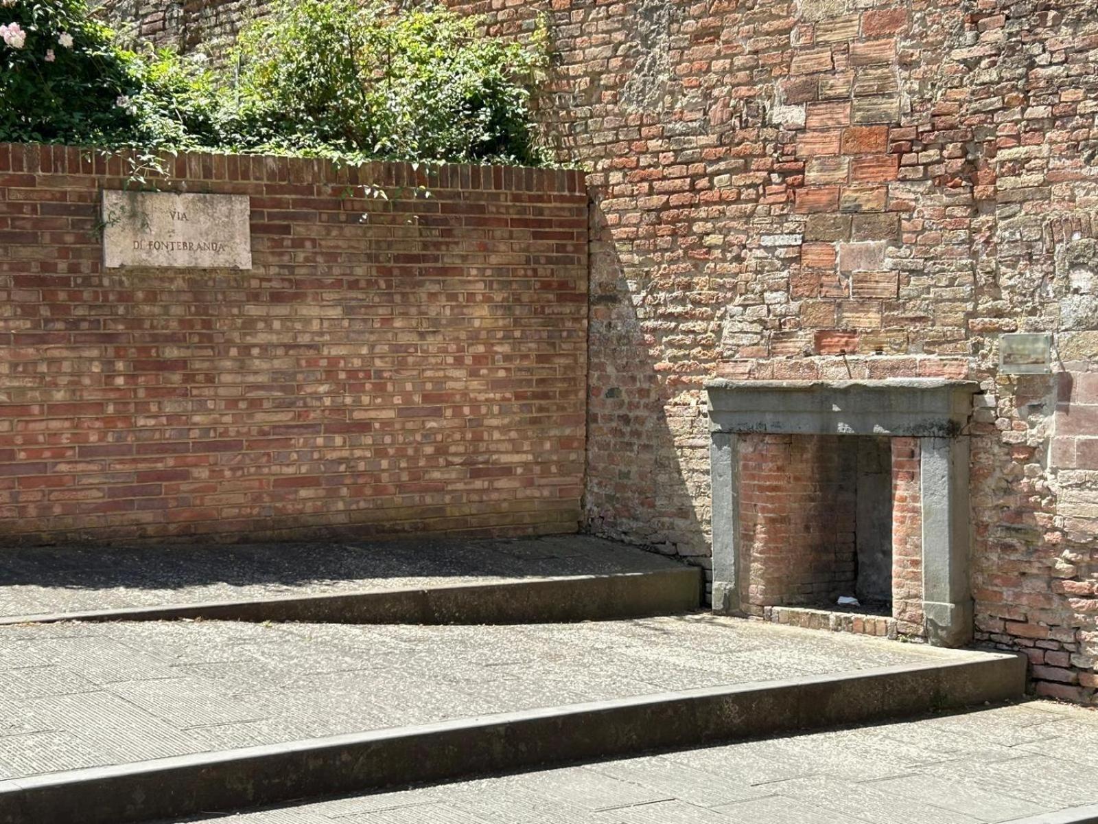 Loft Vicolo Di Vallepiatta 2 Min Piazza Del Campo Con Parcheggio Siena Exterior foto